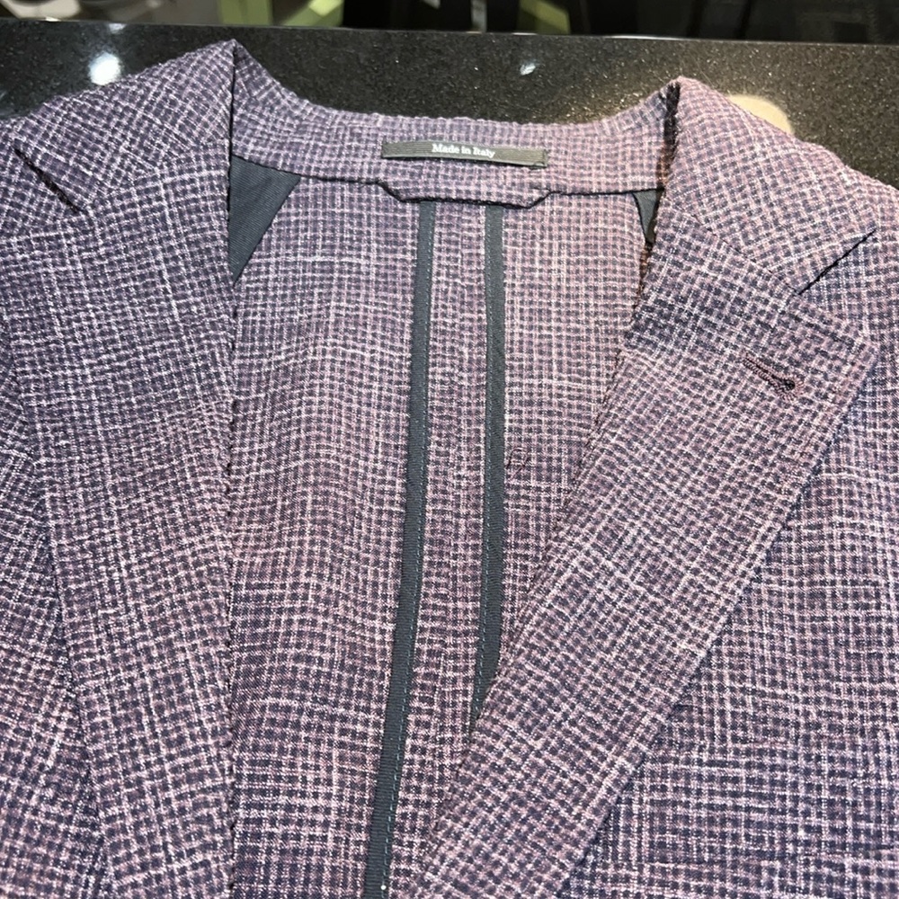 Zegna Mens Seersucker Jacket. Sleeve 25.5, Waist 39, length 29. Retail $2,495